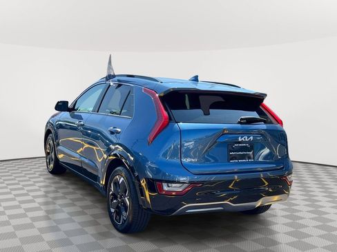 Used 2023 Kia Niro Wave w/ Wave Preserve Package FWD image 7