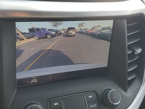 Certified 2023 GMC Acadia SLT AWD/4WD image 28