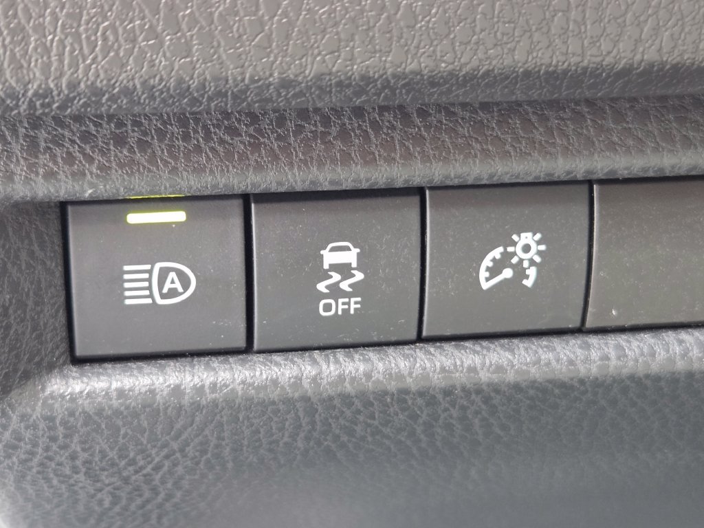 Used 2025 Toyota Camry XLE AWD/4WD image 9