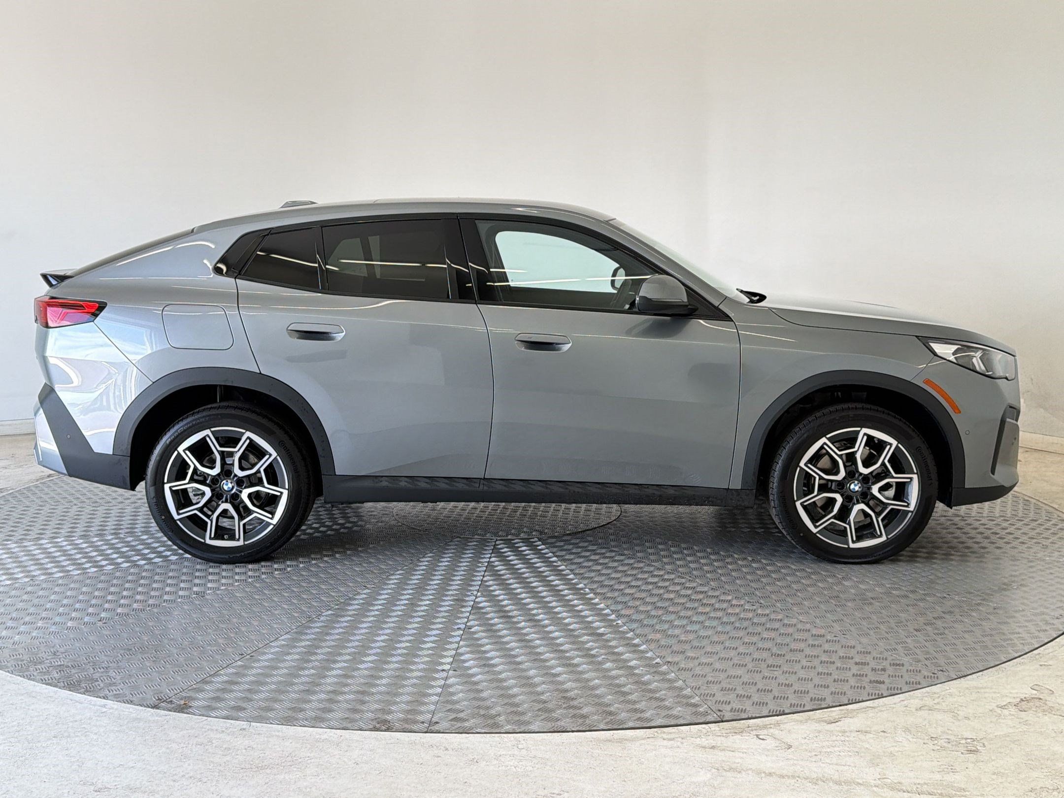 New 2026 BMW X2 xDrive28i w/ Convenience Package AWD/4WD image 8