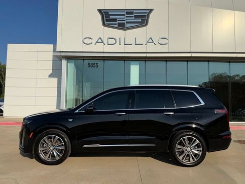 Used 2021 Cadillac XT6 Premium Luxury FWD image 2