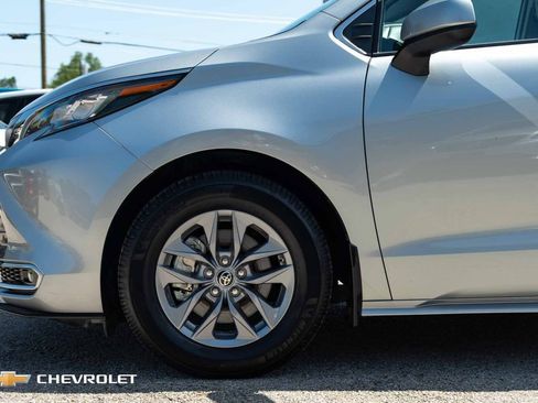 Used 2022 Toyota Sienna XLE FWD image 12