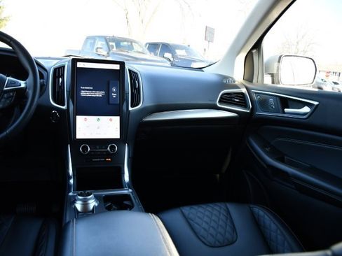 Used 2024 Ford Edge Titanium image 23