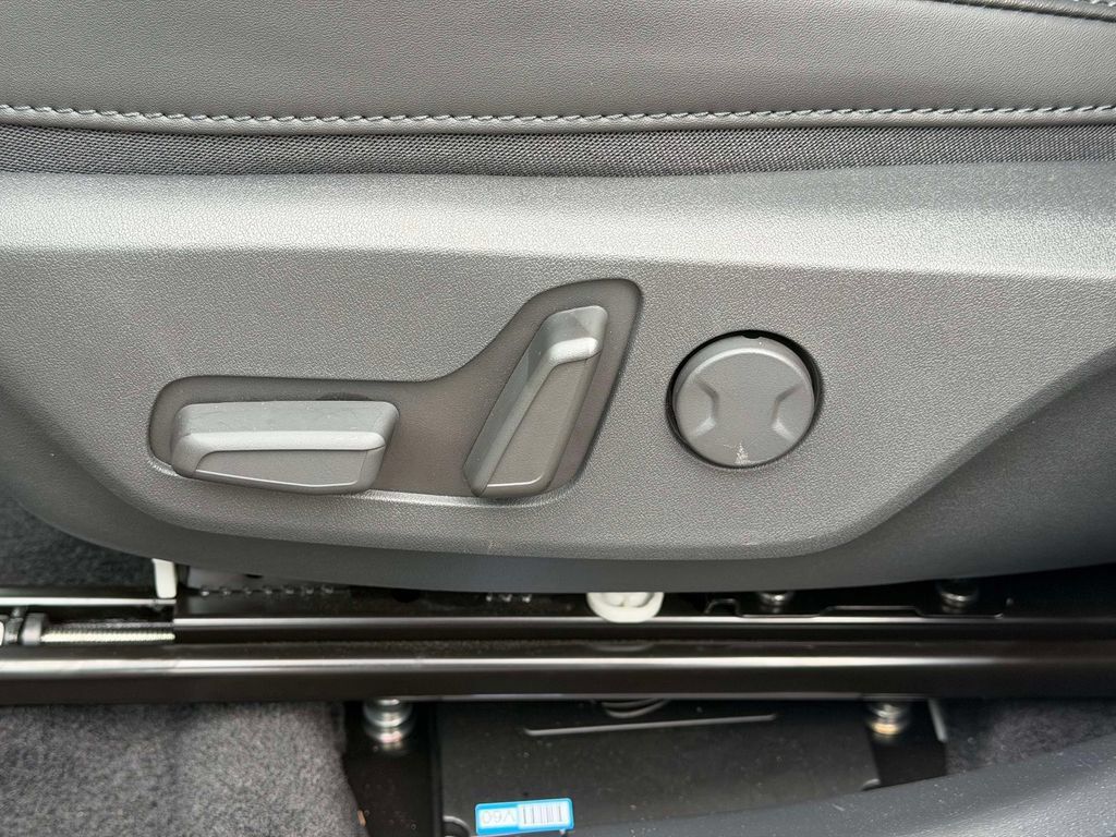 Certified 2025 Kia Niro Wave w/ Wave Preserve Package FWD image 17