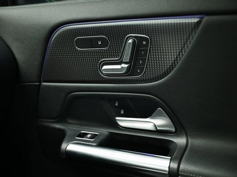 Used 2021 Mercedes-Benz GLA 250 4MATIC image 42