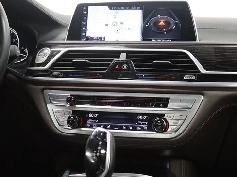 Used 2017 BMW 750i xDrive AWD/4WD image 27
