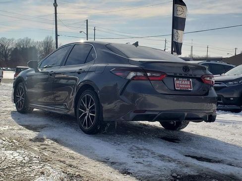 Used 2023 Toyota Camry SE image 4