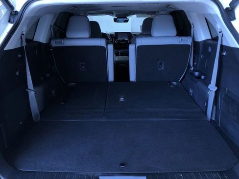 Certified 2021 Toyota Highlander Limited FWD image 34