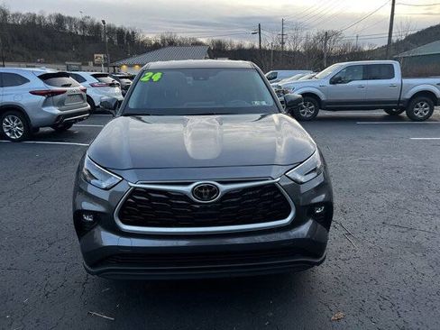 Used 2024 Toyota Highlander AWD image 2