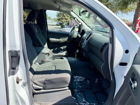 Used 2013 Nissan Frontier Desert Runner RWD image 9