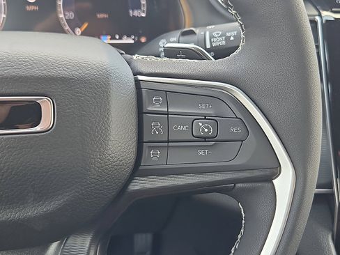 New 2025 Jeep Grand Cherokee Altitude image 15