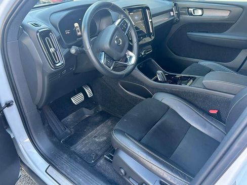 Used 2021 Volvo XC40 P8 Recharge image 11