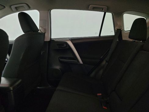 Used 2016 Toyota RAV4 LE AWD/4WD image 18