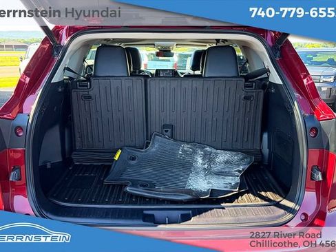Used 2021 Toyota Highlander XLE AWD/4WD image 28