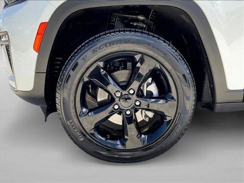 Used 2026 Jeep Grand Cherokee Limited w/ Limited Altitude Package RWD image 10