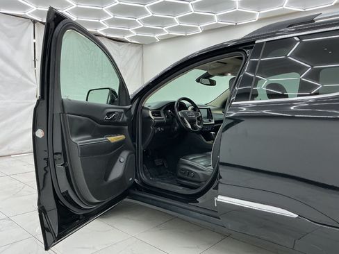 Used 2018 GMC Acadia Denali w/ Technology Package AWD/4WD image 18