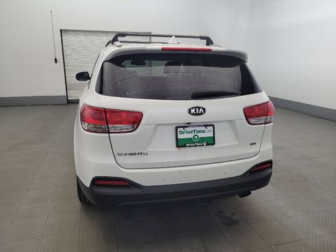 Used 2018 Kia Sorento LX image 6