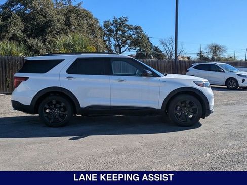 New 2024 Ford Explorer ST-Line w/ Class IV Trailer Tow Package image 5