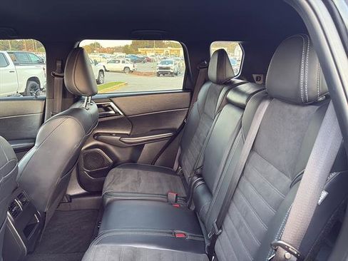 Used 2024 Mitsubishi Outlander SE image 14