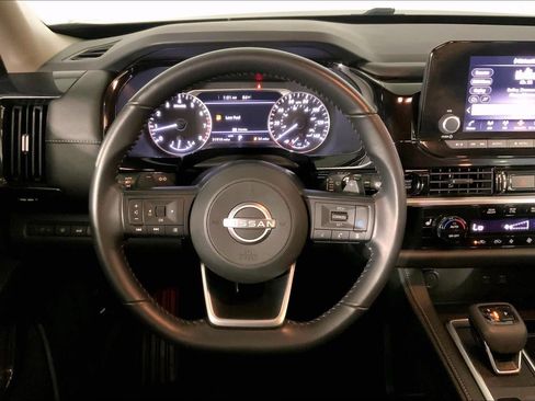 Used 2025 Nissan Pathfinder SV AWD/4WD image 5