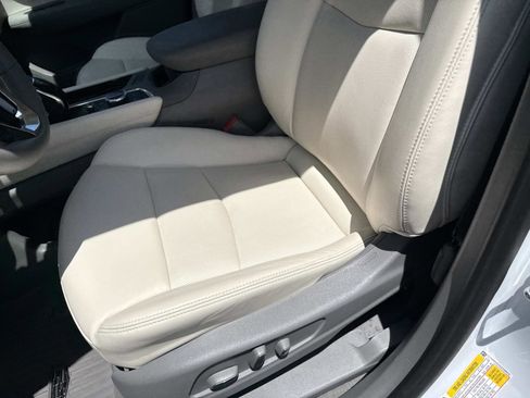 Certified 2025 Cadillac XT6 Premium Luxury w/ LPO, Floor Liner Package AWD/4WD image 23