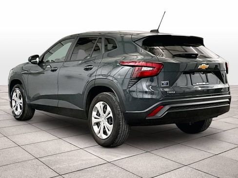 Used 2026 Chevrolet Trax LS FWD image 10