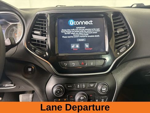 Used 2022 Jeep Cherokee Limited w/ Mopar Interior Package AWD/4WD image 16
