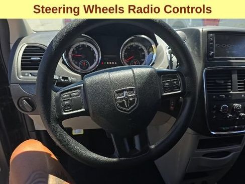 Used 2018 Dodge Grand Caravan SE w/ UConnect Hands-Free Group FWD image 11