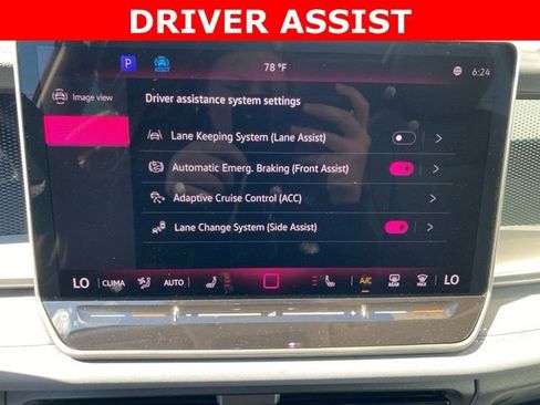 New 2025 Volkswagen Tiguan SE image 4