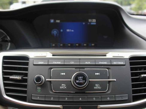 Used 2015 Honda Accord LX image 19