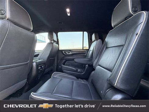 Used 2023 Chevrolet Suburban Premier image 34