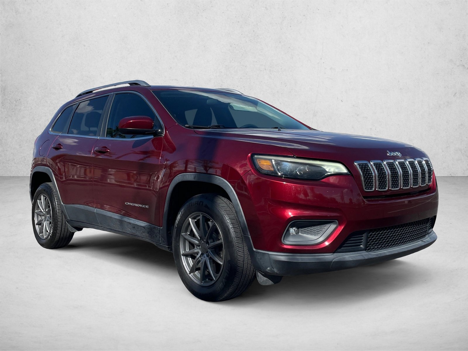 Used 2019 Jeep Cherokee Latitude w/ Popular Appearance Group FWD image 3