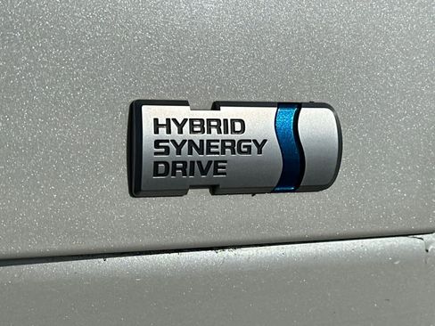 Used 2015 Toyota Prius Two image 31