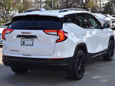Used 2022 GMC Terrain SLT w/ Infotainment Package II image 8