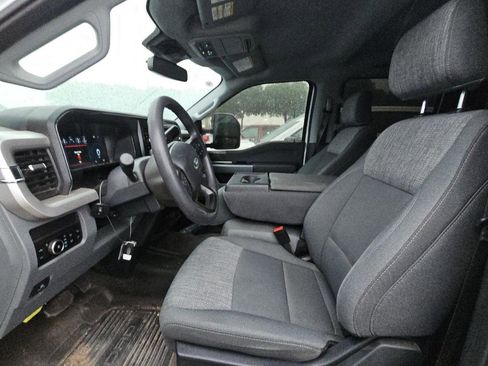 Used 2025 Ford F250 XLT w/ Black Appearance Package AWD/4WD image 12