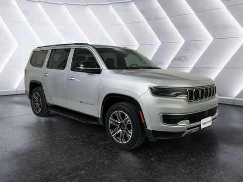 Used 2024 Jeep Wagoneer Series II w/ Flexible Seating Group RWD image 1