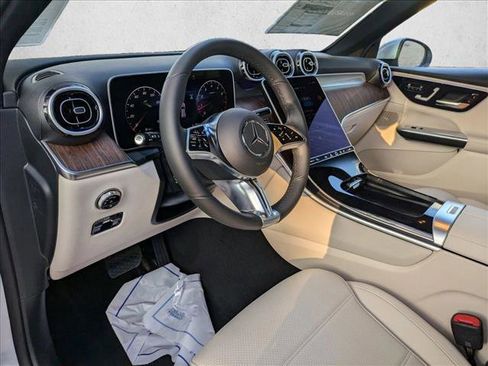 Used 2026 Mercedes-Benz GLC 300 image 3