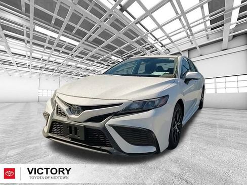 Used 2023 Toyota Camry SE image 8