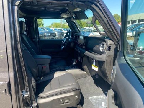 New 2025 Jeep Wrangler Unlimited Sahara AWD/4WD image 30