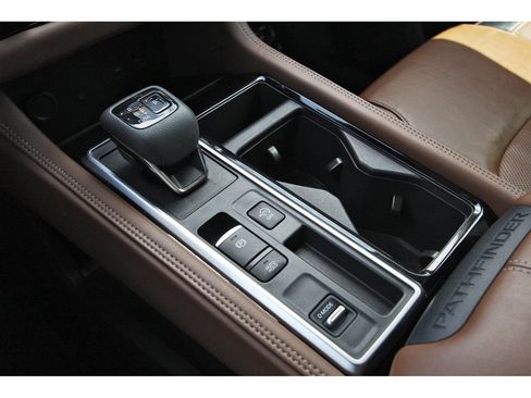 Used 2024 Nissan Pathfinder Platinum FWD image 33