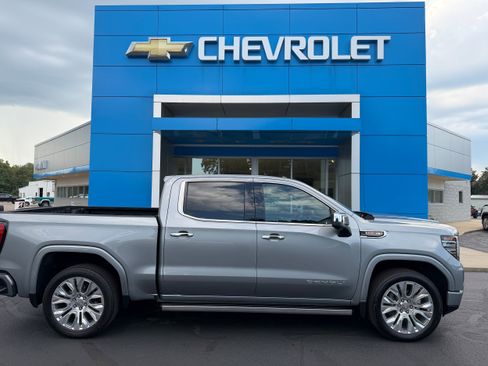 Used 2024 GMC Sierra 1500 Denali w/ Technology Package AWD/4WD image 1