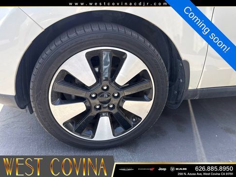 Used 2015 Kia Soul ! w/ Sun & Sound Package FWD image 4