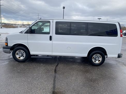 Used 2015 Chevrolet Express 2500 LT w/ LT Preferred Equipment Group image 4