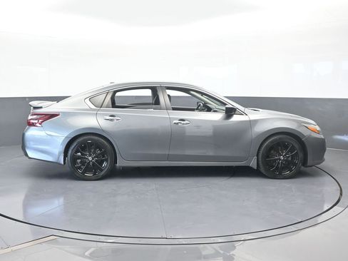 Used 2018 Nissan Altima 2.5 SR w/ SR Midnight Edition image 7