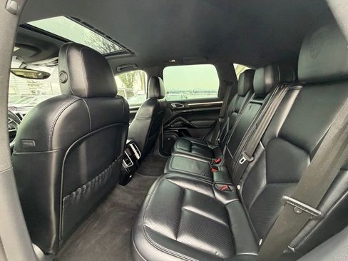 Used 2017 Porsche Cayenne Platinum Edition AWD/4WD image 18
