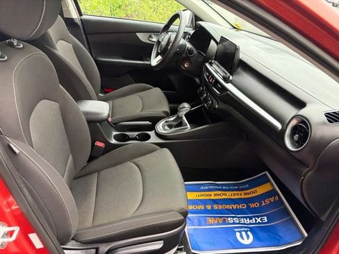 Used 2023 Kia Forte LXS w/ LXS Technology Package FWD image 9