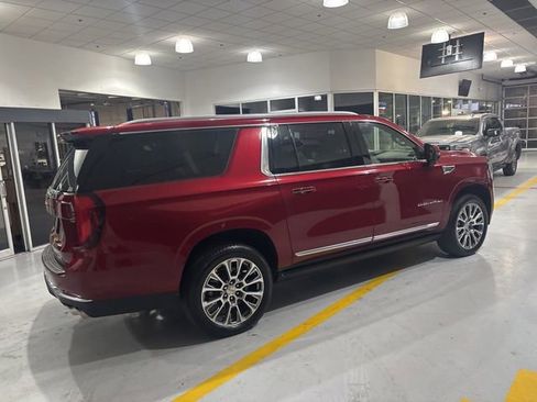Used 2025 GMC Yukon XL Denali w/ Denali Reserve Package AWD/4WD image 9