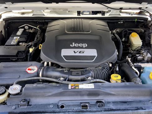 Used 2014 Jeep Wrangler Sahara AWD/4WD image 9