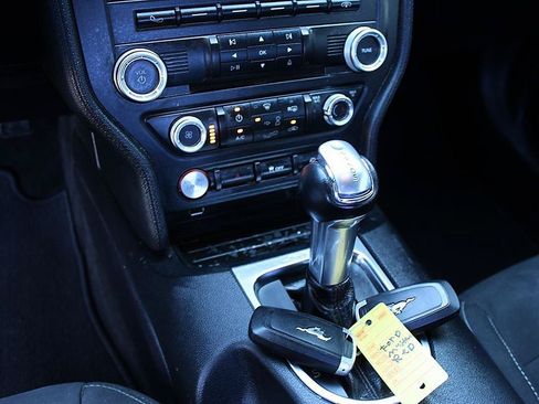Used 2018 Ford Mustang Coupe RWD image 9
