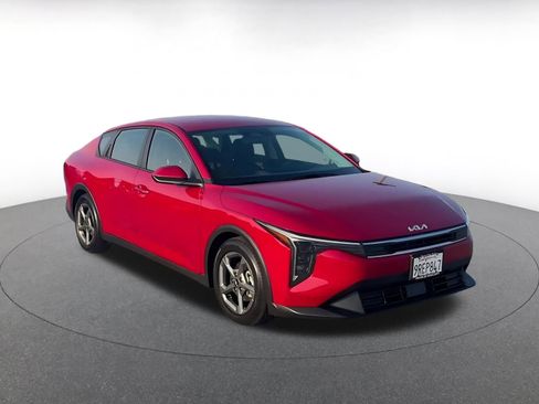 Used 2025 Kia K4 LXS image 3